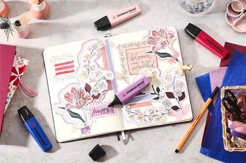 STABILO Textmarker BOSS ORIGINAL NatureCOLORS - Farbmuster für jeden Anlass - 4er Pack - Rouge, Ultramarinblau, Grauviol